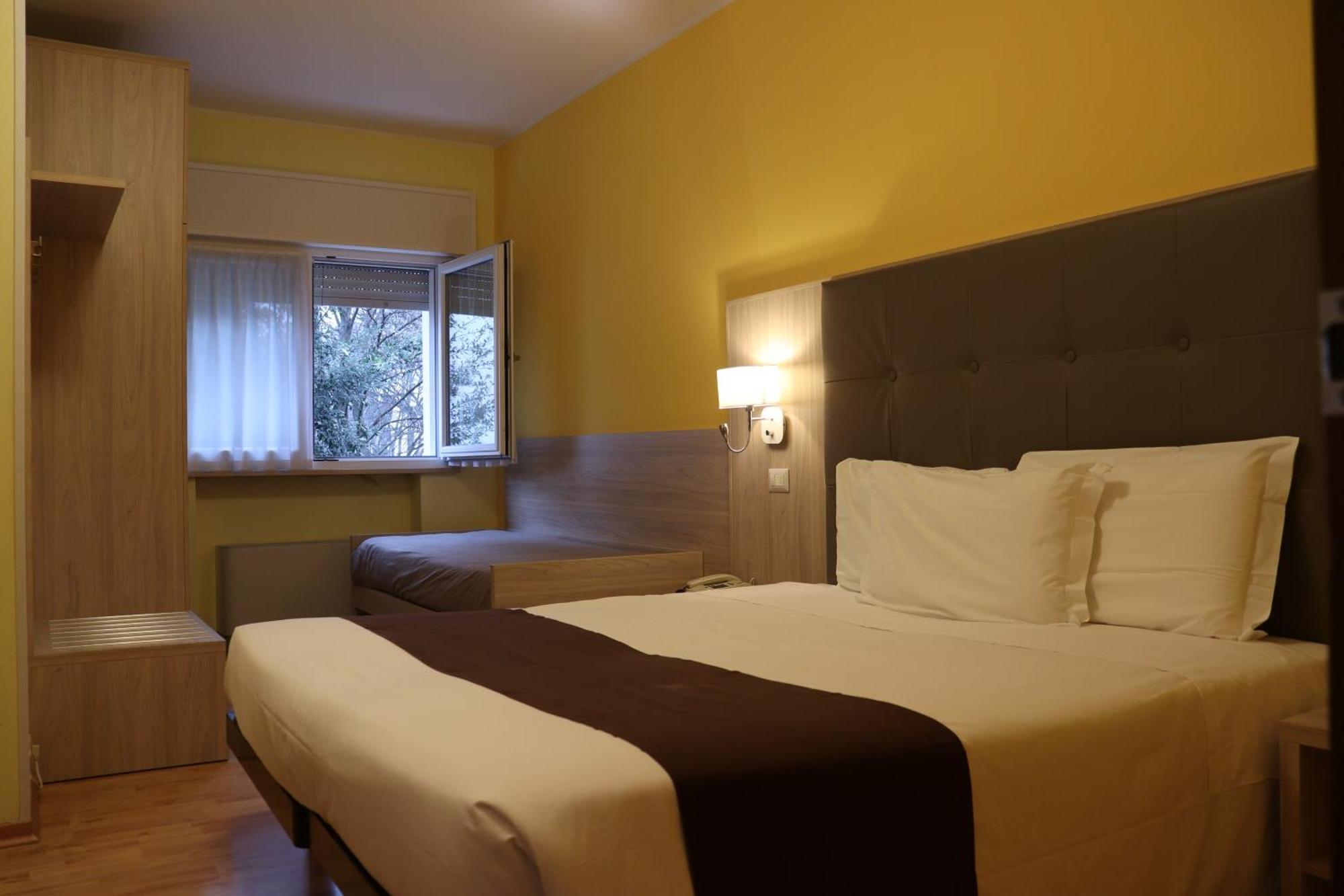 Hotel Montereale Pordenone Exterior foto
